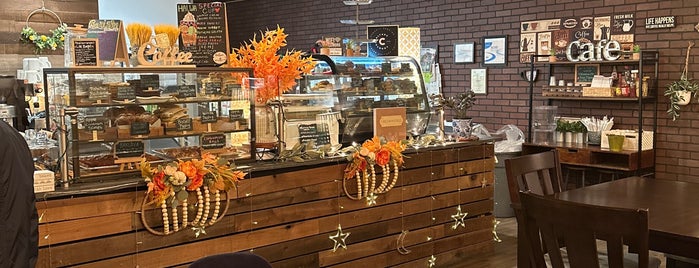 Halwa Bakery And Café is one of Posti che sono piaciuti a Jessca.
