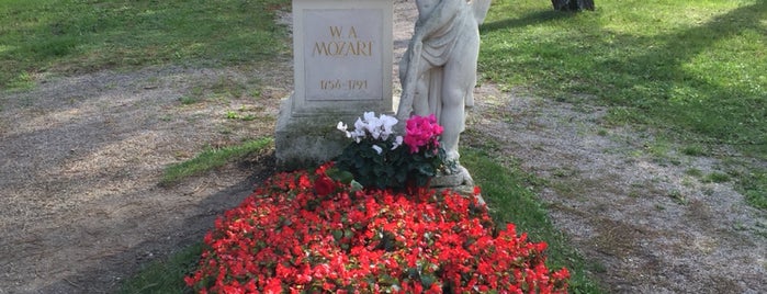 St. Marxer Friedhof is one of Orte, die Evren gefallen.