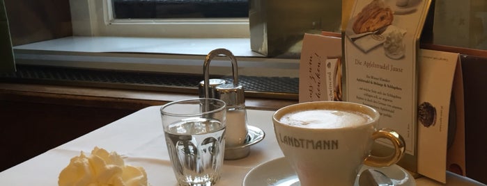 Café Landtmann is one of Locais curtidos por Evren.