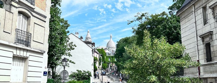 Place Dalida is one of Montmartre.