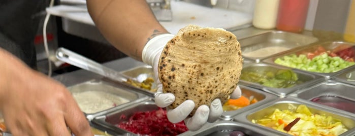 El Rey del Falafel is one of 50 lugares para comer con menos de $200.