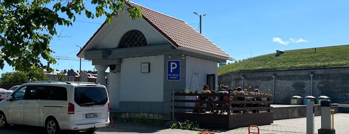 Värav Coffee & Toast is one of Tallin.