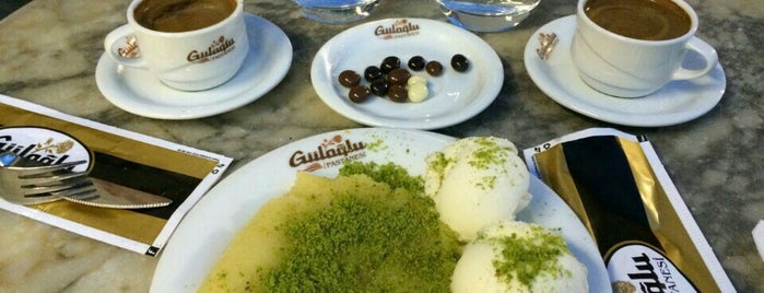 Güloğlu Pastanesi is one of Locais curtidos por Aylinche.