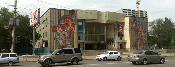 Театр Юного Зрителя (ТЮЗ) is one of Lugares favoritos de Elena.