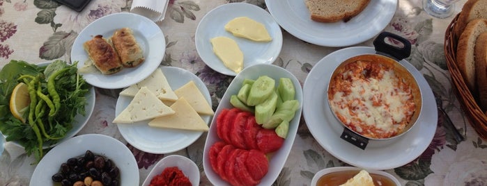 Sakızlar Restaurant is one of สถานที่ที่บันทึกไว้ของ özgün.