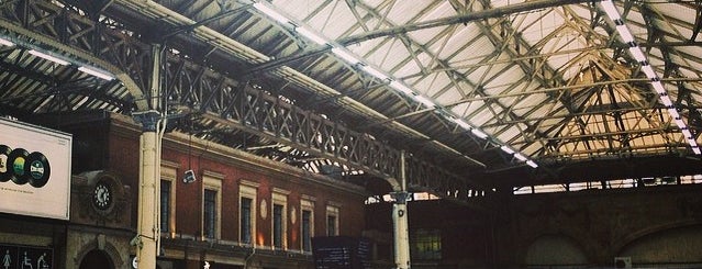 ロンドン・ヴィクトリア駅 (VIC) is one of London.