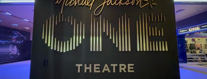 Michael Jackson ONE Theater is one of Andrew'in Kaydettiği Mekanlar.