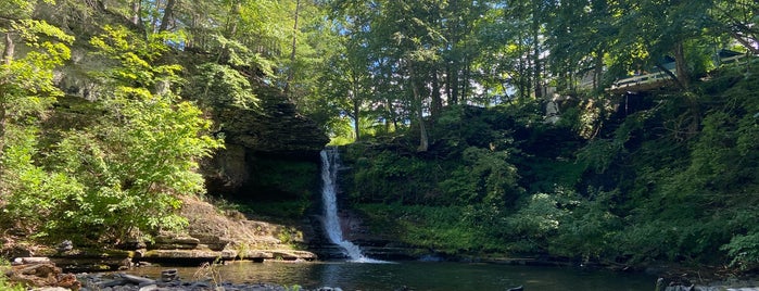 Glen Falls House is one of Tempat yang Disukai Michael.