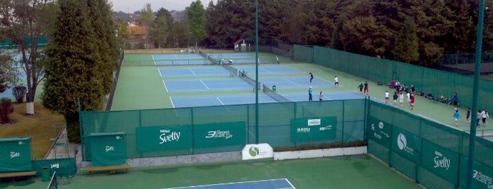 Sayavedra Racquet Club is one of Orte, die Enrique gefallen.