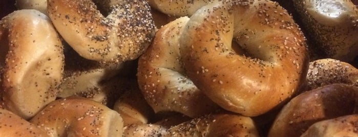 Bagel Pantry is one of Locais curtidos por Greg.