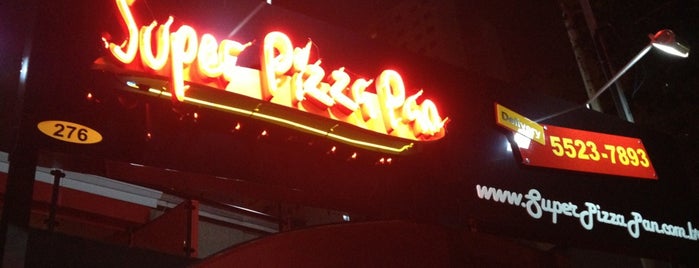 Super Pizza Pan is one of Tempat yang Disukai Raffael.