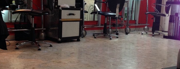 Camerino GG Hair Studio is one of HelL'in Kaydettiği Mekanlar.