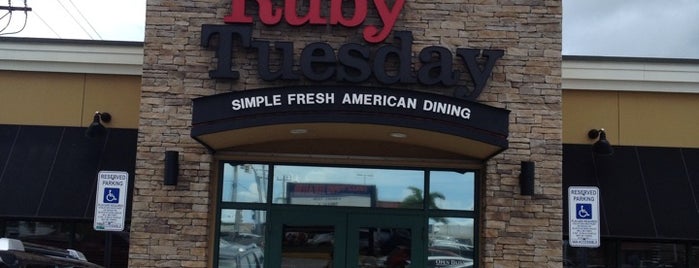 Ruby Tuesday is one of Lieux qui ont plu à Meliza.