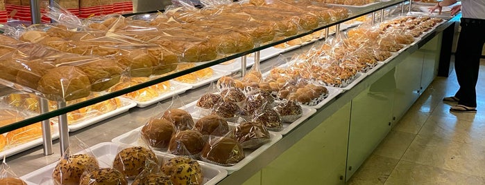 Delicious Bakery is one of Locais curtidos por Vaήs 😉.