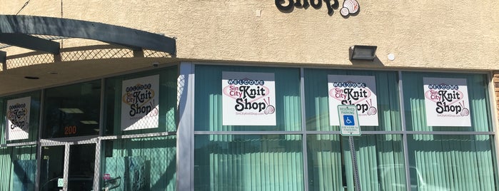 Sin City Knit Shop is one of Orte, die Heather gefallen.