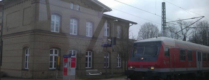 Bahnhof Owschlag is one of zwei.