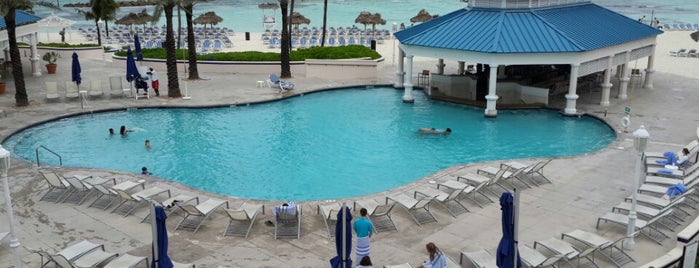 Melia Nassau Beach - Main Pool is one of Findeano IV.
