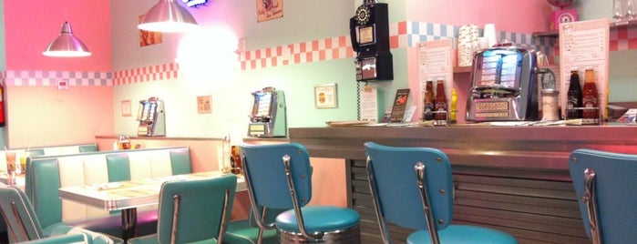 Peggy Sue's is one of Sevilla_Para comer.