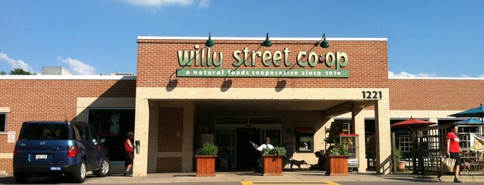 Willy Street Co-op is one of Tempat yang Disukai Divya.
