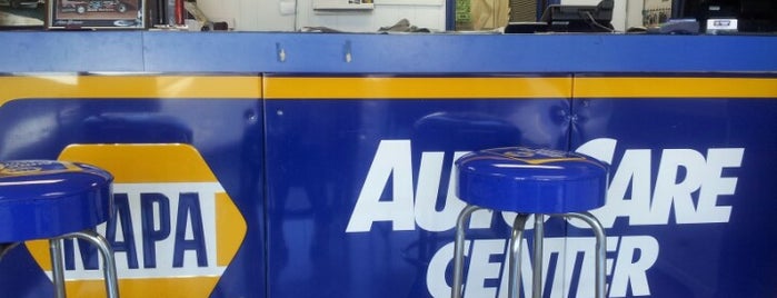 Napa Auto Parts is one of Chesterさんのお気に入りスポット.