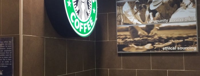 Starbucks is one of Tempat yang Disukai The Green Gatsby.