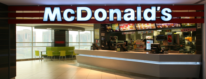 McDonald's is one of Tempat yang Disimpan Gül.