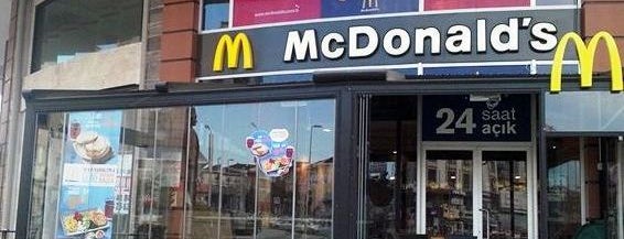 McDonald's is one of Locais curtidos por Elif.