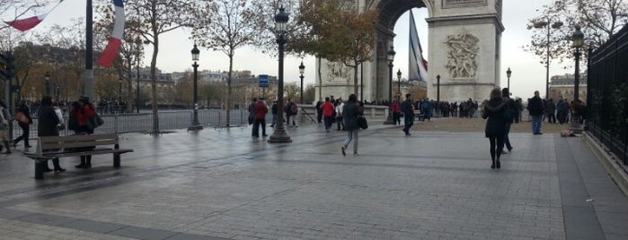 Place Charles de Gaulle is one of parigi.