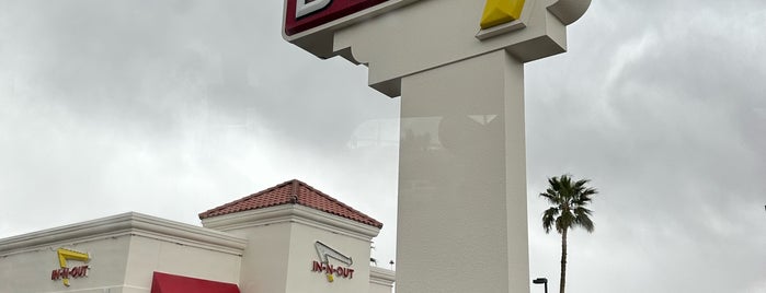 In-N-Out Burger is one of I heart burgers!.