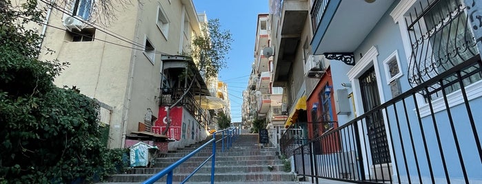 Mithatpaşa is one of İzmir 3.