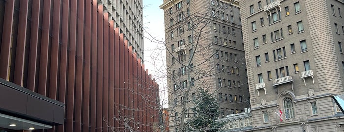 Downtown Calgary is one of Tempat yang Disukai Thierry.