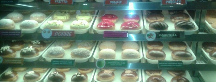 Krispy Kreme is one of Lugares favoritos de Ayça.