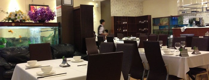 Modern China Restaurant is one of สถานที่ที่ Mia ถูกใจ.
