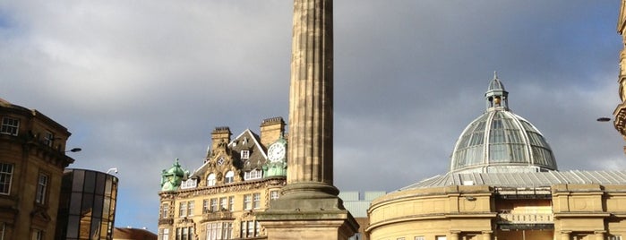 Grey's Monument is one of Carlさんのお気に入りスポット.