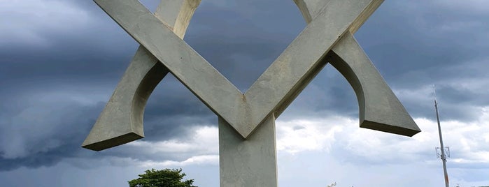 Obelisco Loja Maçônica - Fraternida de Paraguaçu is one of Monumentos e Marcos em Paraguaçu Paulista.