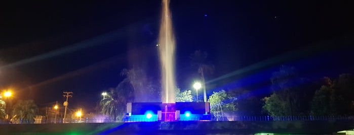 Fonte Luminosa is one of Monumentos e Marcos em Paraguaçu Paulista.