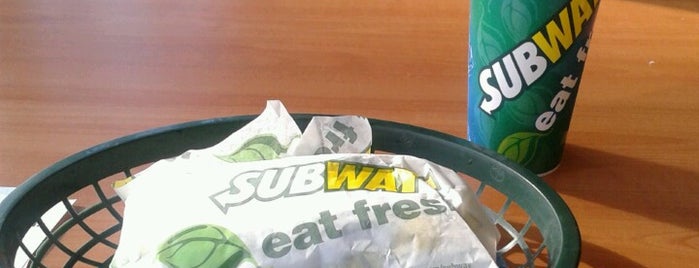 Subway is one of Lugares favoritos de Cynthia.