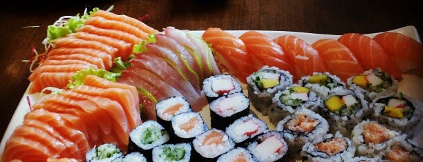 Nakoo Sushi is one of Lugares favoritos de Ana.