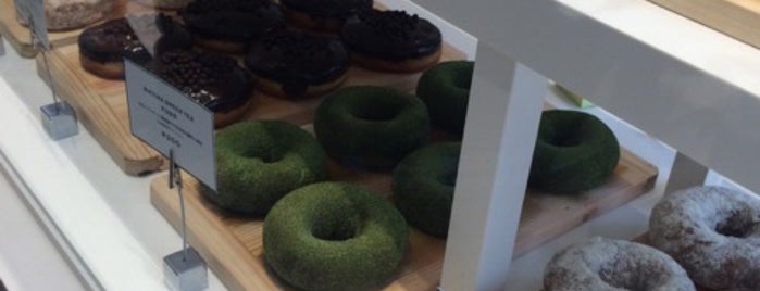 Camden's Blue Star Donuts is one of トーキョーカフェ.