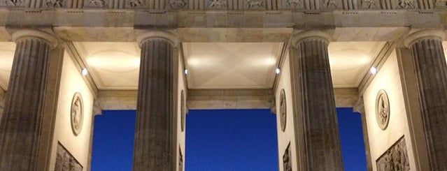 Brandenburg Kapısı is one of Berlin.