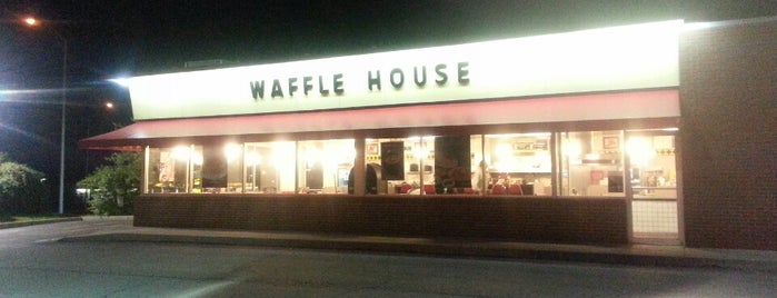 Waffle House is one of Markさんのお気に入りスポット.