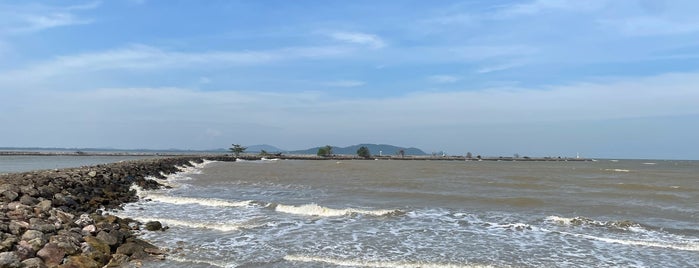 ชายทะเล ปากน้ำชุมพร is one of South Trip July18.