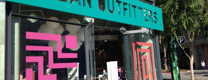 Urban Outfitters is one of Posti che sono piaciuti a Lisa.