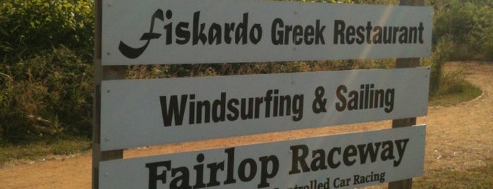 Fairlop Waters Country Park is one of Orte, die Ty gefallen.