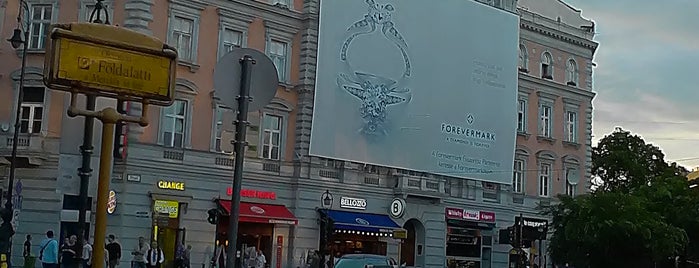 Oktogon is one of Budapest Shopping.