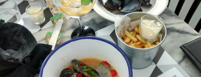Moules & Gin is one of Lisbon city guide.