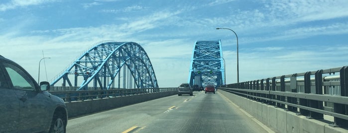 South Grand Island Bridge is one of Orte, die Erin gefallen.