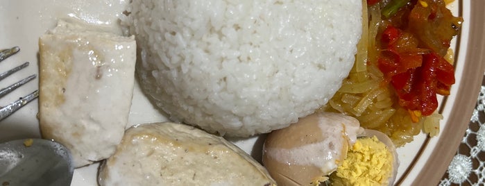 RM Lumpia Semarang is one of Indonesia's Cuisine.