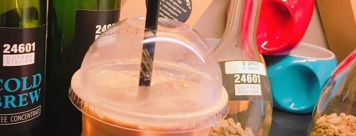 24601 Coffee Station is one of Yongsuk'un Kaydettiği Mekanlar.