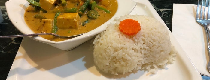 Tuk Tuk Thai Cafe is one of Amiさんのお気に入りスポット.